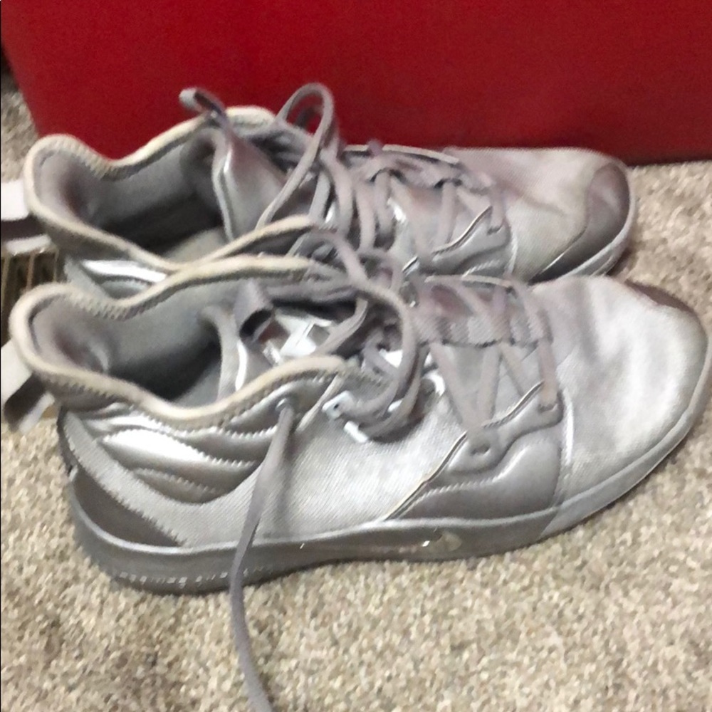 Paul George 3’s size 7